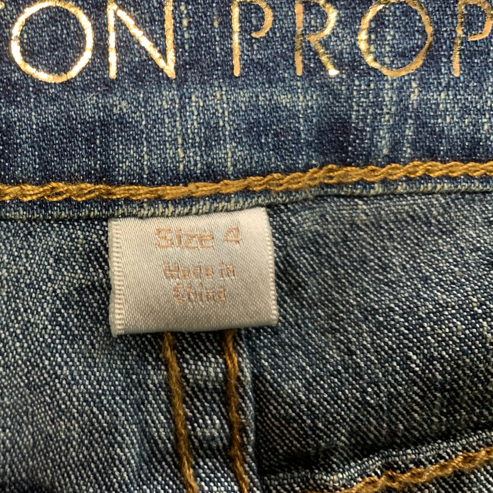 Boston Proper Size 4 decorated jeans Like New - Picture 6 of 10